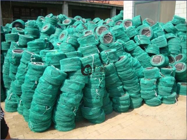 牡蠣籠準(zhǔn)備給客戶送貨